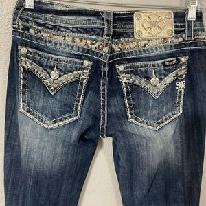 Miss Me Signature Straight Jeans
Women's Rose/Gld Bronze Sequin Size
28 JP8519T